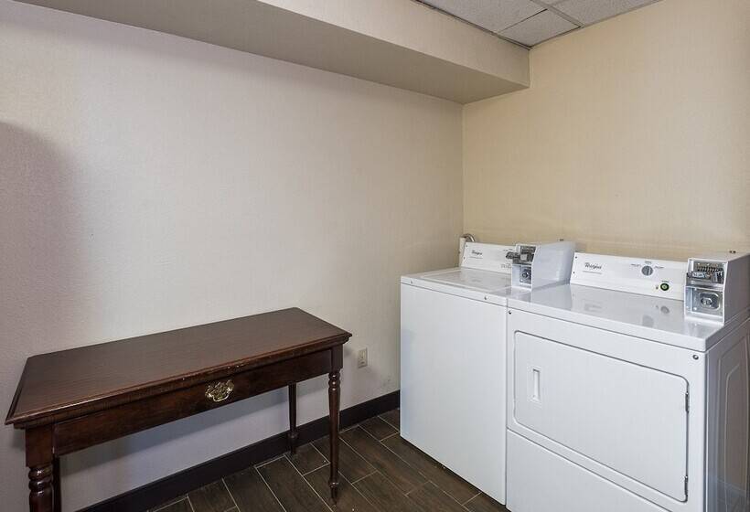 ホテル Red Roof Inn & Suites Hermitage