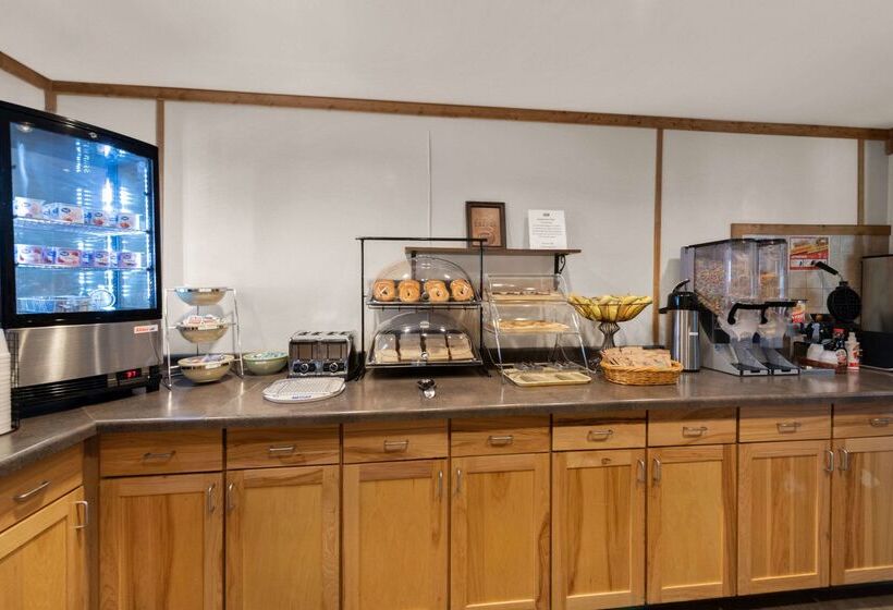 בית מלון כפרי Rodeway Inn & Suites