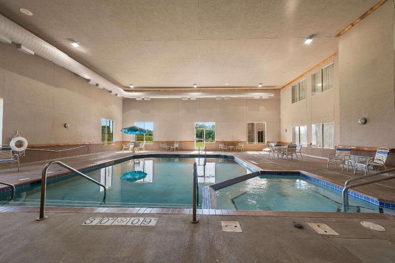 בית מלון כפרי Rodeway Inn & Suites