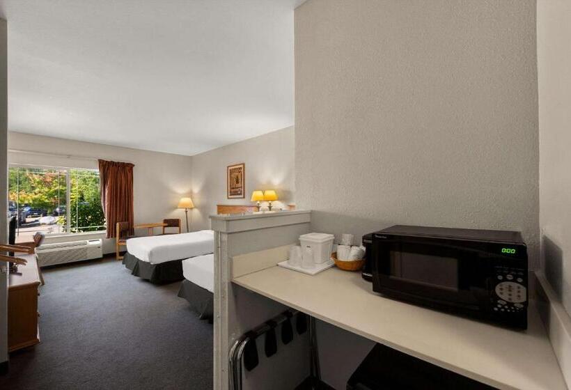 בית מלון כפרי Rodeway Inn & Suites