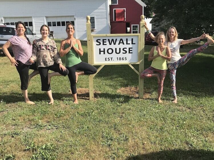 צימר Sewall House Yoga Retreat