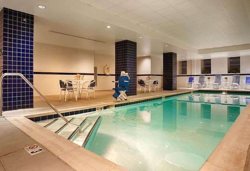 Hampton Inn & Suites Baltimore Inner Harbor