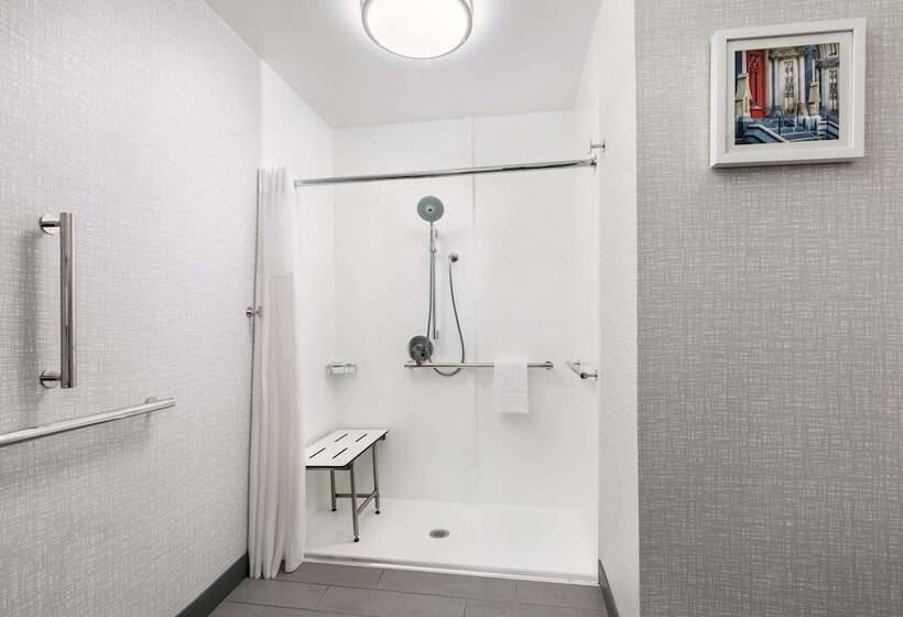 Hampton Inn & Suites Baltimore Inner Harbor