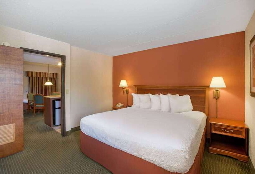 هتل Americinn By Wyndham Omaha