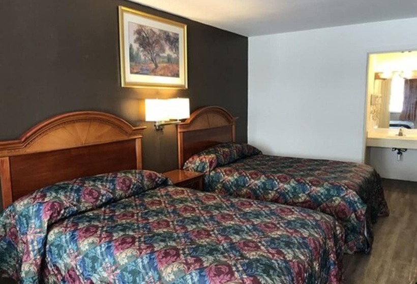 Отель Country Club Inn & Suites