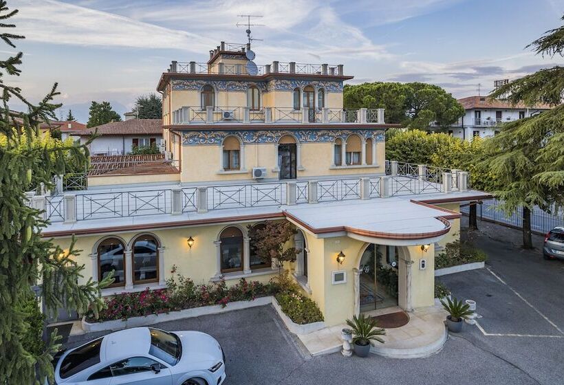 هتل Gardenia Sirmione