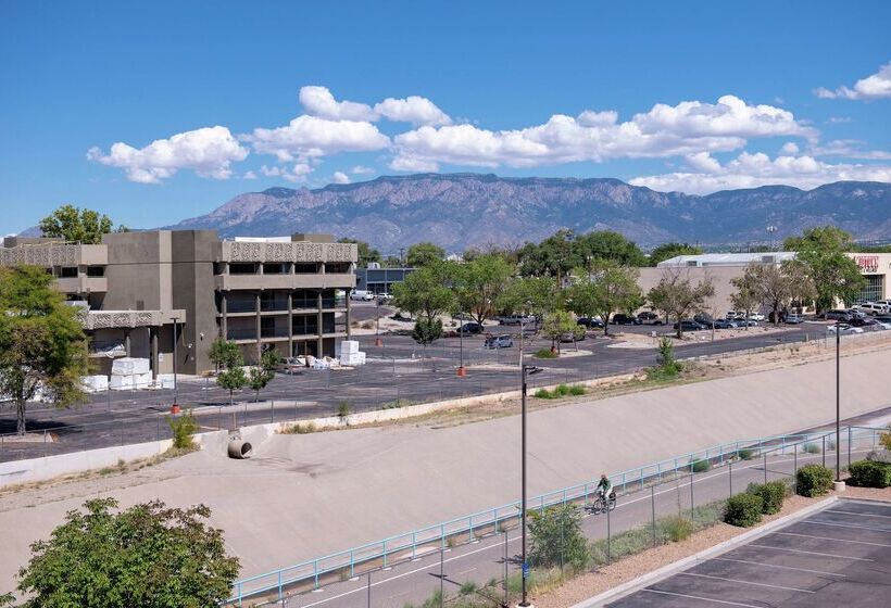 هتل Hampton Inn Albuquerqueuniversity/midtown