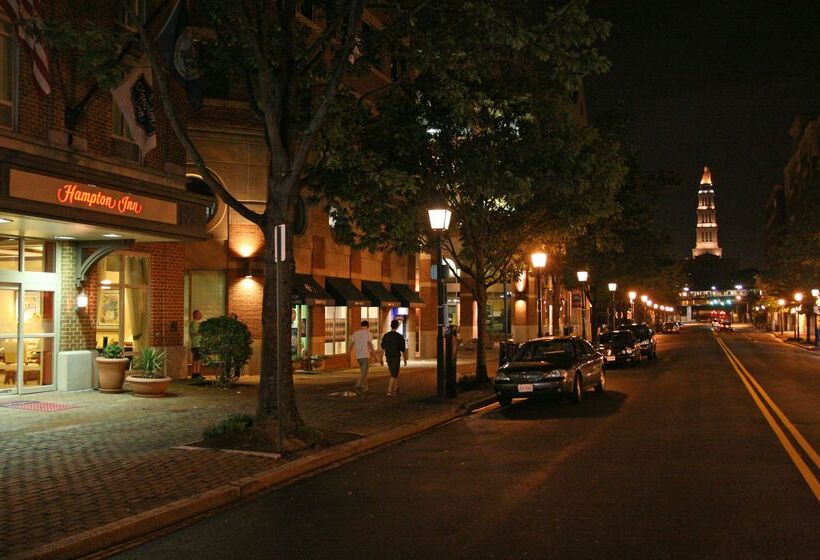 هتل Hampton Inn Alexandriaold Town/king St. Metro