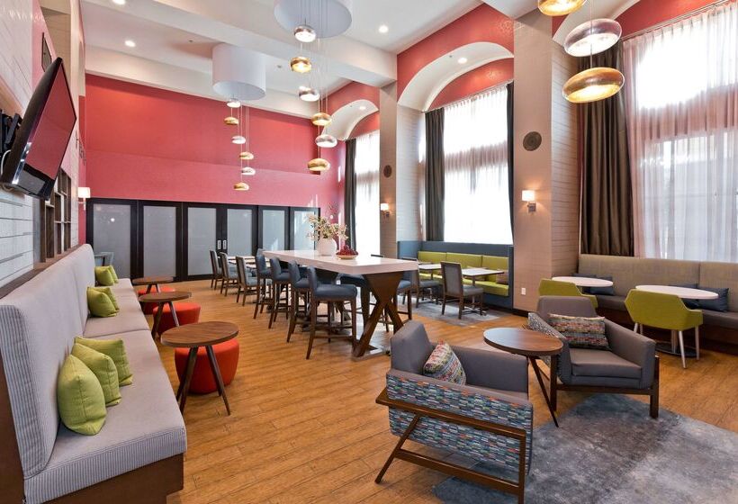 בית מלון כפרי Hampton Inn & Suites Palm Desert