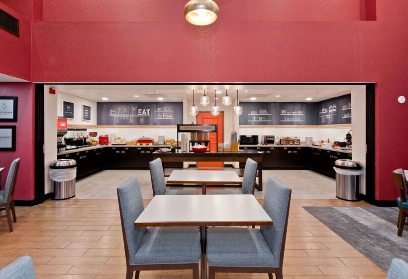 בית מלון כפרי Hampton Inn & Suites Palm Desert