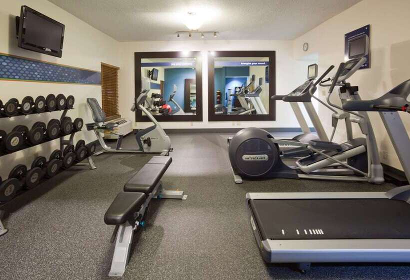 هتل Hampton Inn Cedar Rapids