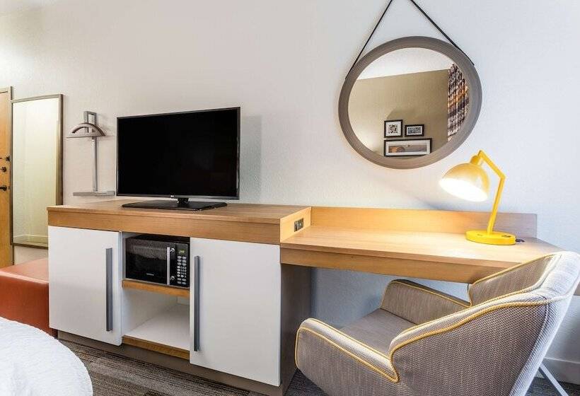 هتل Hampton Inn Cedar Rapids