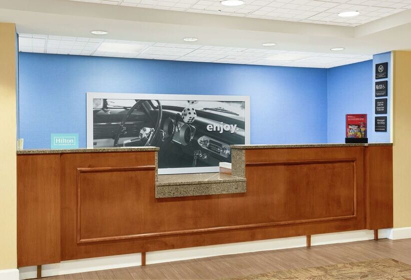 هتل Hampton Inn Columbus North