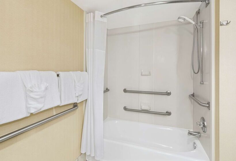 هتل Hampton Inn Columbus North