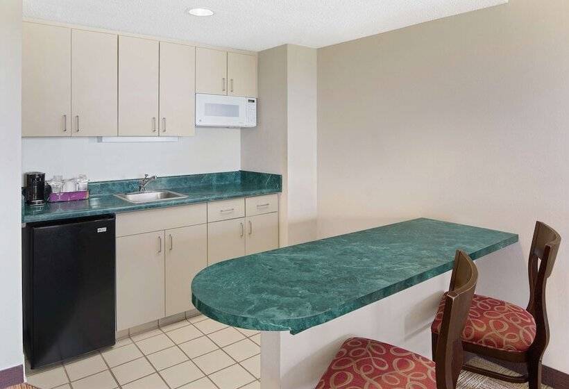 هتل Hampton Inn Columbus North