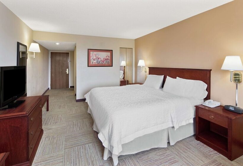 هتل Hampton Inn Columbus North