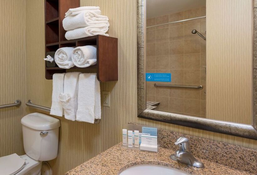 هتل Hampton Inn East Lansing