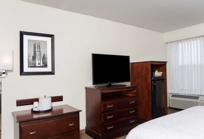 هتل Hampton Inn East Lansing