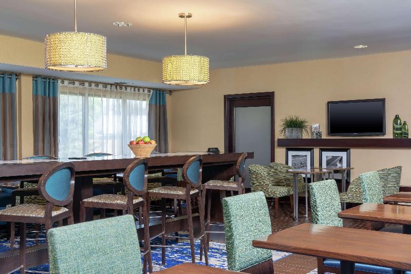 هتل Hampton Inn East Lansing