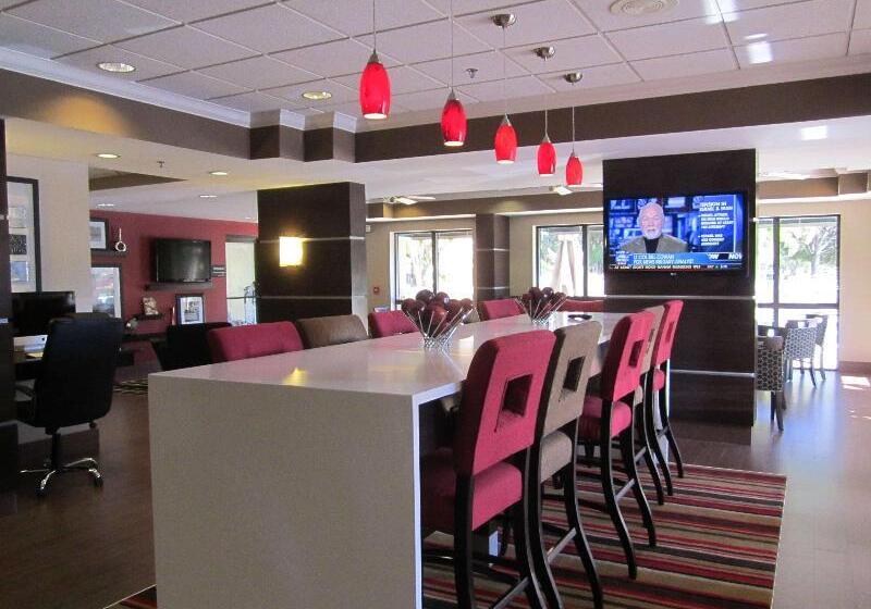 בית מלון כפרי Hampton Inn Fort Myers Airport & I 75