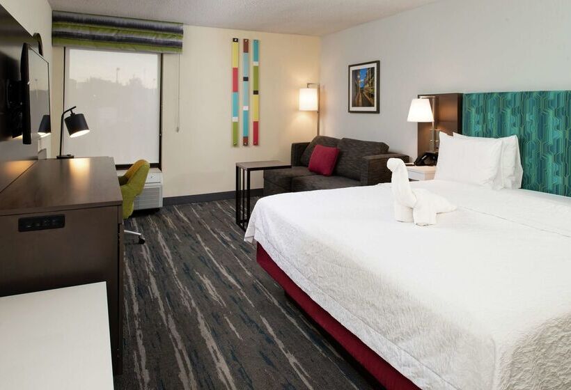 هتل Hampton Inn Greensboro Airport