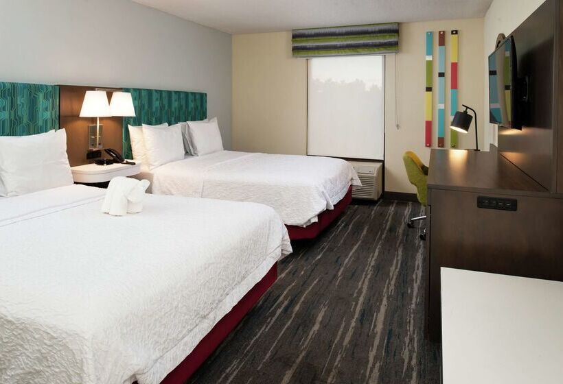 هتل Hampton Inn Greensboro Airport