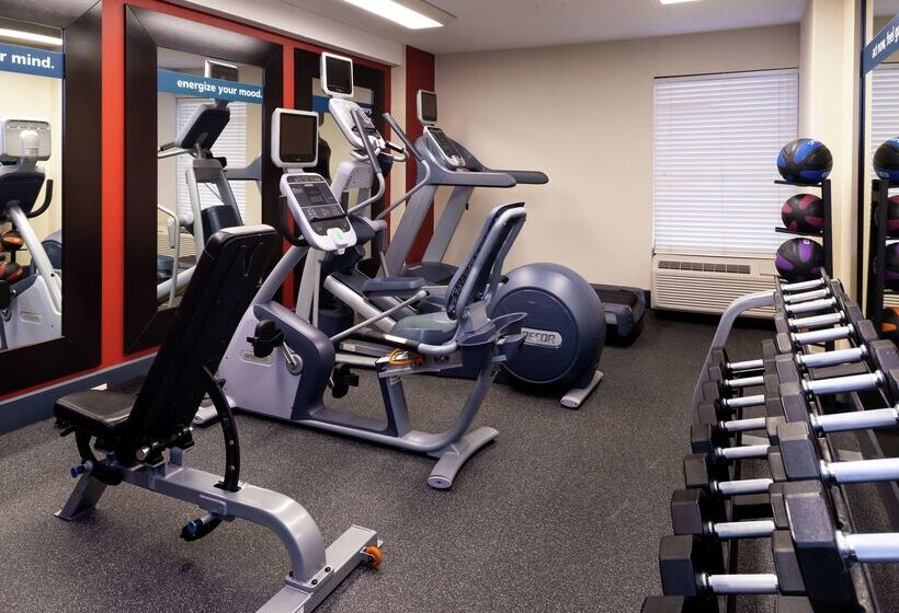 هتل Hampton Inn Greensboro Airport