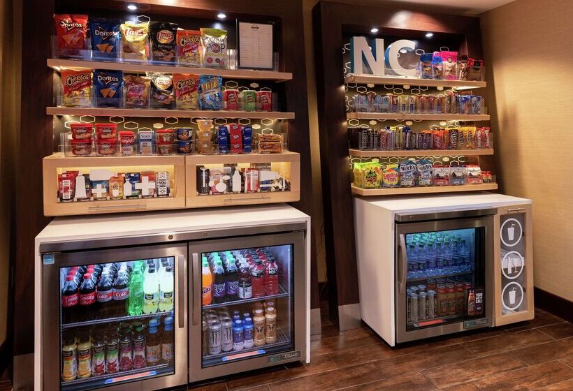 هتل Hampton Inn Greensboro Airport