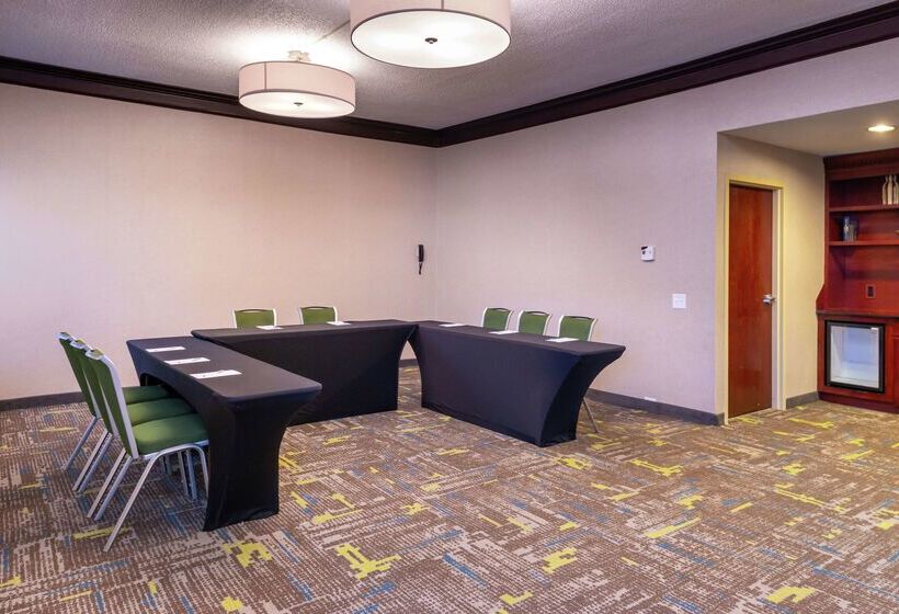 هتل Hampton Inn Greensboro Airport