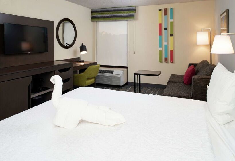 هتل Hampton Inn Greensboro Airport