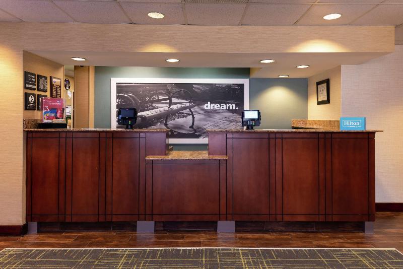 هتل Hampton Inn Greensboro Airport