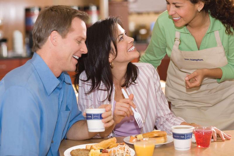 هتل Hampton Inn Greensboro Airport