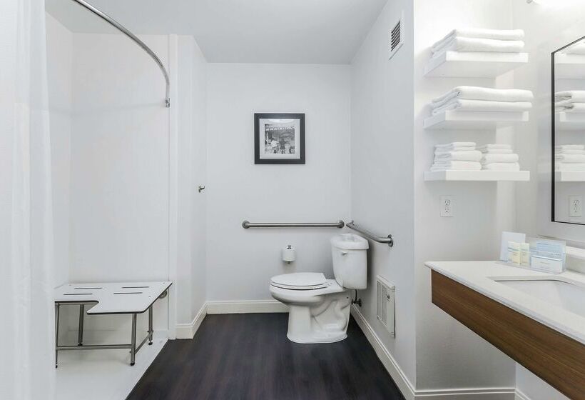 هتل Hampton Inn Heath Newark