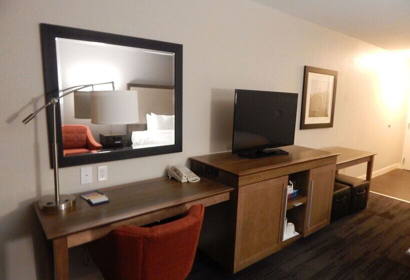 هتل Hampton Inn Heath Newark