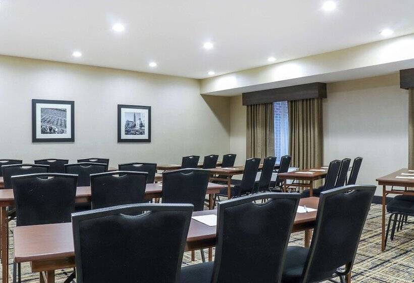 هتل Hampton Inn Heath Newark