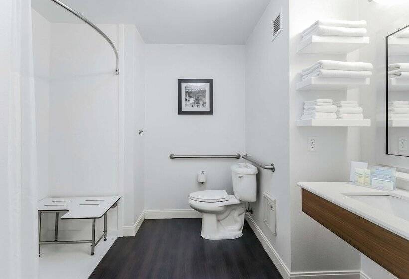 هتل Hampton Inn Heath Newark