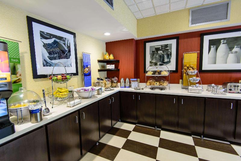 هتل Hampton Inn Houstonpearland