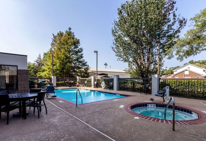 هتل Hampton Inn Jackson/pearlinternational Airport