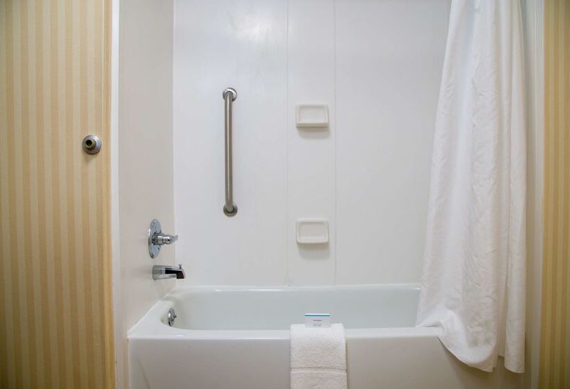 هتل Hampton Inn Lewisburg