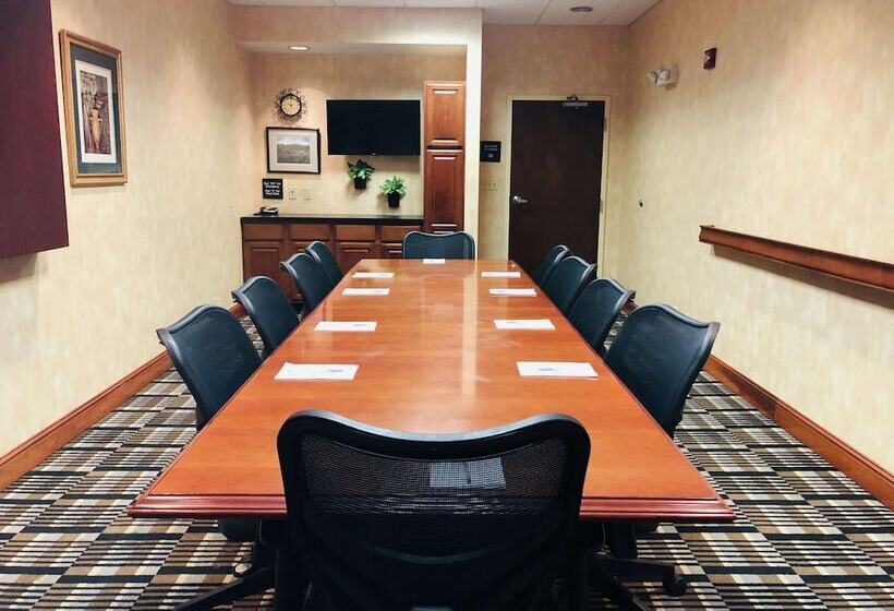 هتل Hampton Inn Lewisburg