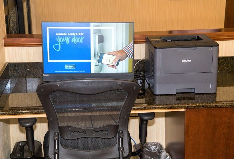 هتل Hampton Inn Lewisburg