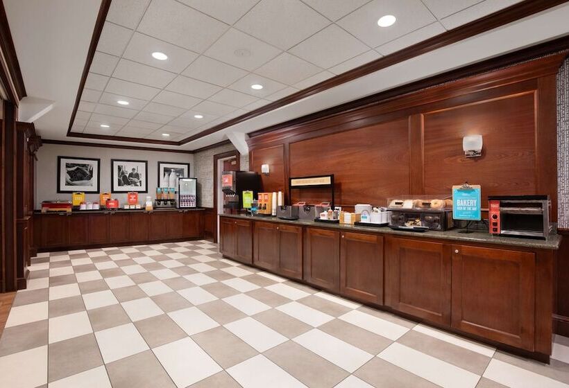 فندق Hampton Inn Long Island  Brookhaven