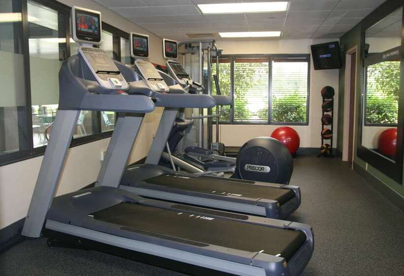 هتل Hampton Inn Marietta