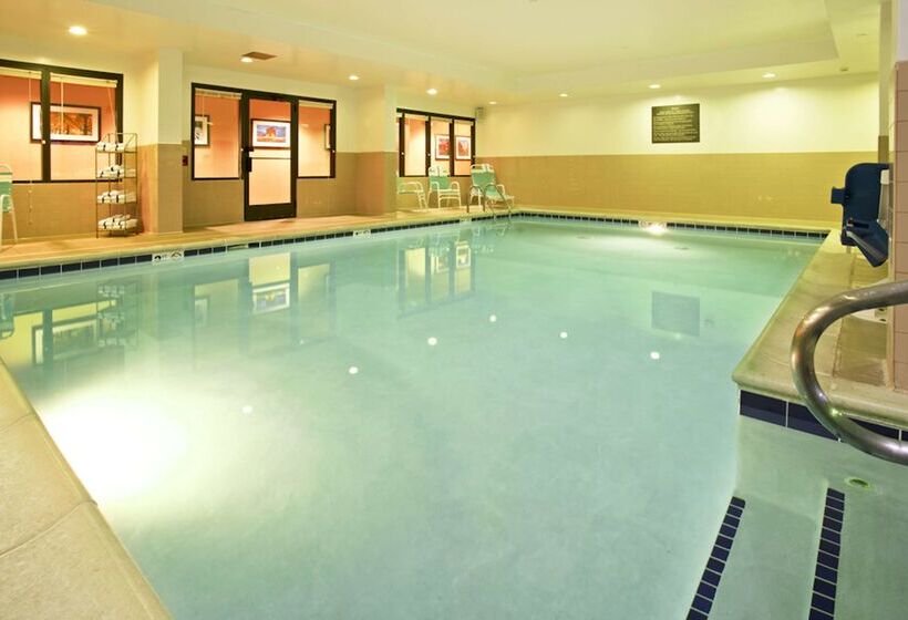 هتل Hampton Inn Marietta
