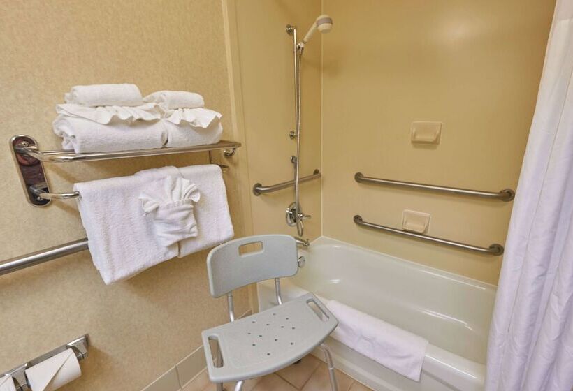 Отель Hampton Inn Massillon