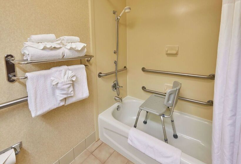 Отель Hampton Inn Massillon