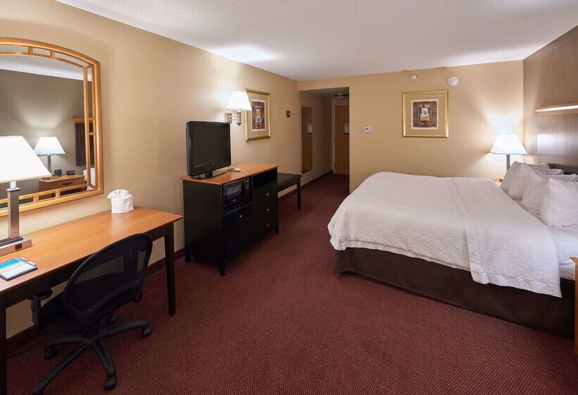 Отель Hampton Inn Massillon