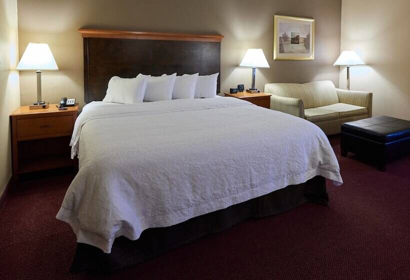 Отель Hampton Inn Massillon