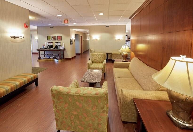 Отель Hampton Inn Massillon