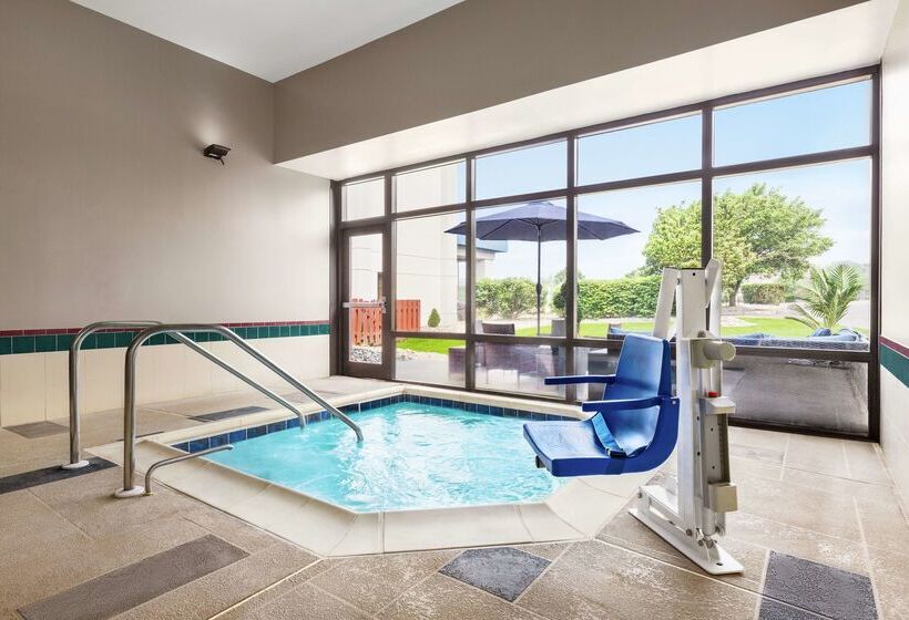 Отель Hampton Inn Quakertown